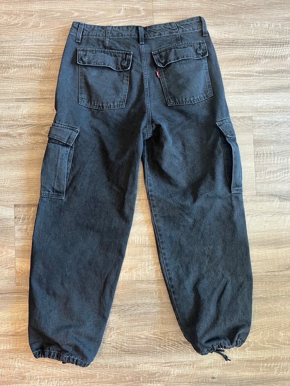 Levi’s 94 Baggy Women’s Size 29 Black Cargo Pockets Drawstring Hem - Picture 2 of 6
